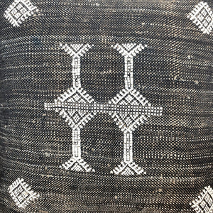 cojín seda de cactus negro detalle