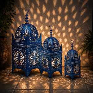 farol marroquí cuadrado forja azul encendidos
