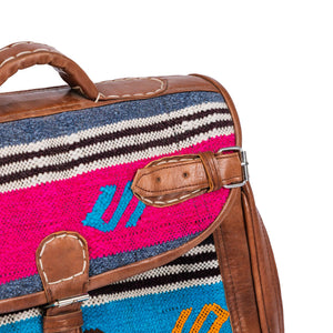 Maleta marroquí de cuero con kilim multicolor