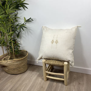 cojín sabra blanco escena