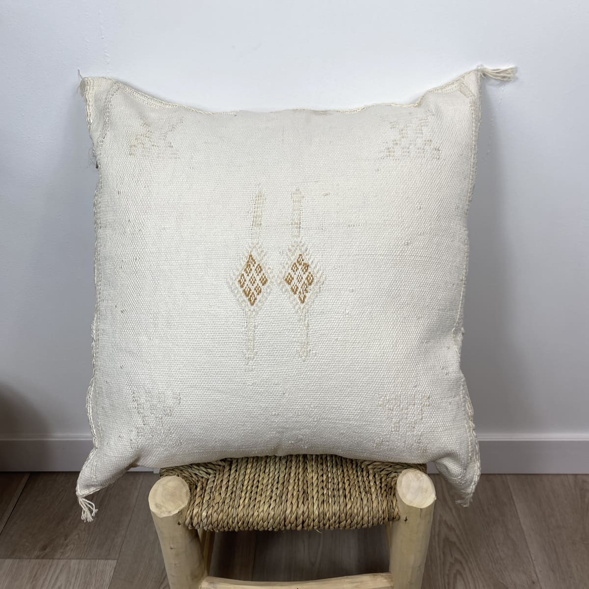 cojín de sabra blanco