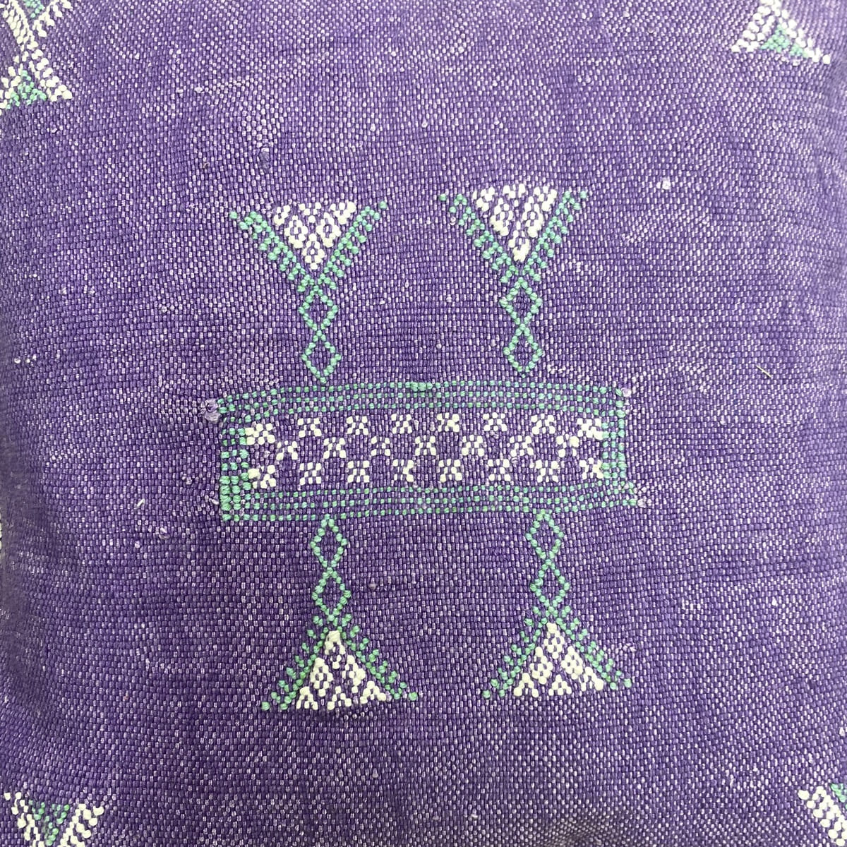cojín seda de cactus morado detalle