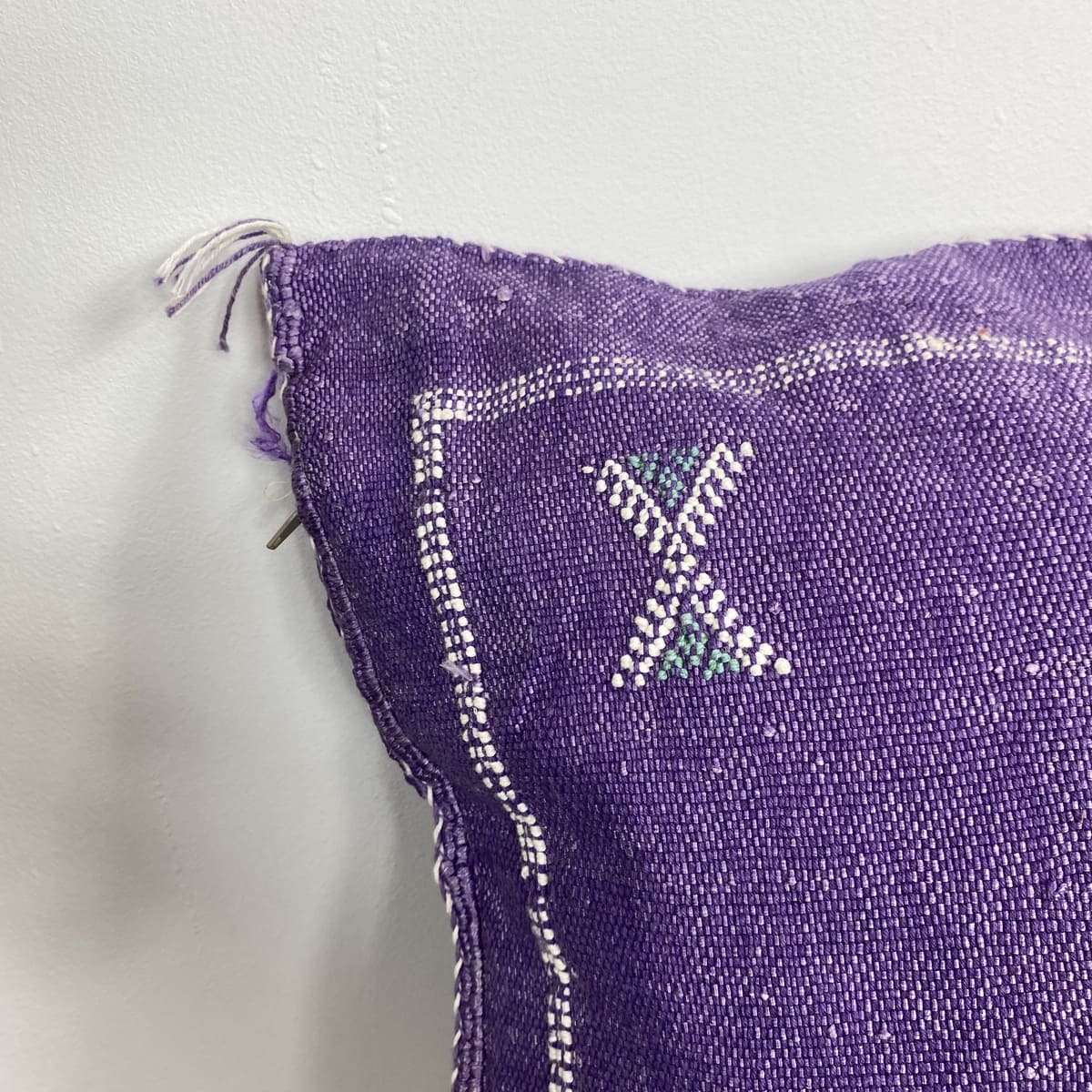 cojín seda de cactus morado esquina