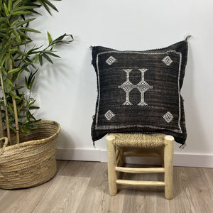 cojín seda de cactus negro 50x50