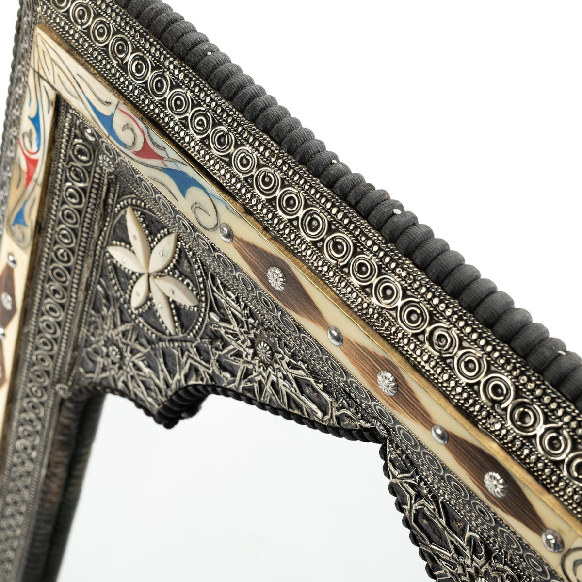 Espejo marroquí arco de alpaca y hueso blanco