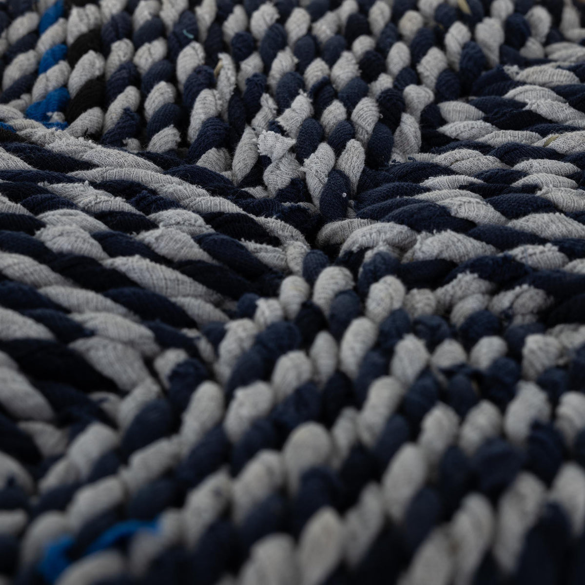 Taburete marroquí de madera y anea Gris & Blanca